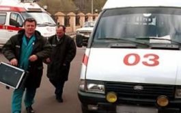 На Ленинском проспекте машина врезалась в фонарный столб и загорелась