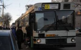 На улице Матросова двое школьников на скутере врезались в маршрутку № 5а